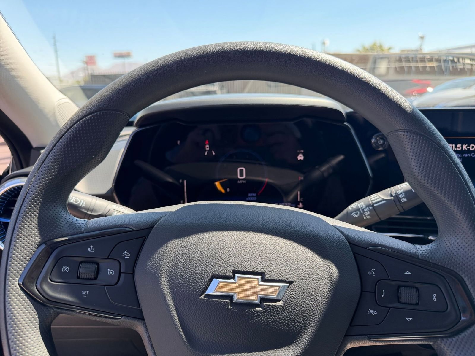 Used 2025 Chevrolet Trax LT FWD image 27