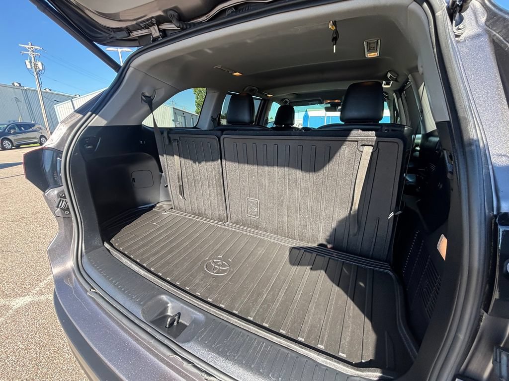 Used 2018 Toyota Highlander XLE AWD/4WD image 24