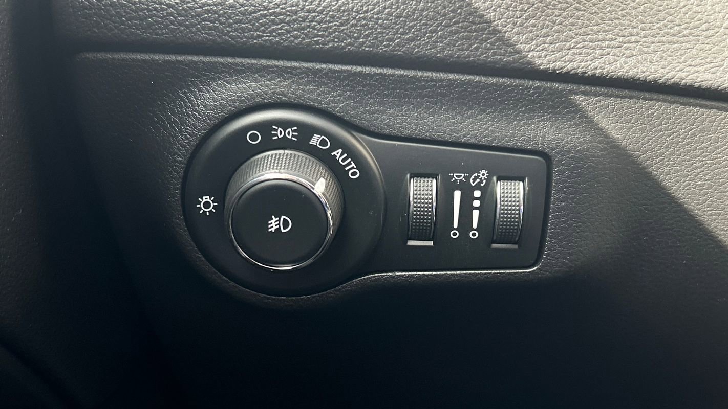 Used 2018 Jeep Compass Latitude w/ Popular Equipment Group image 23