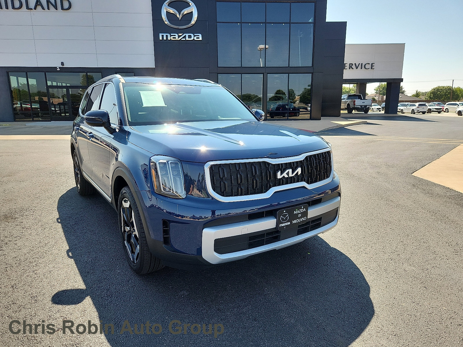 Used 2025 Kia Telluride EX w/ EX Captain's Chair Package image 1