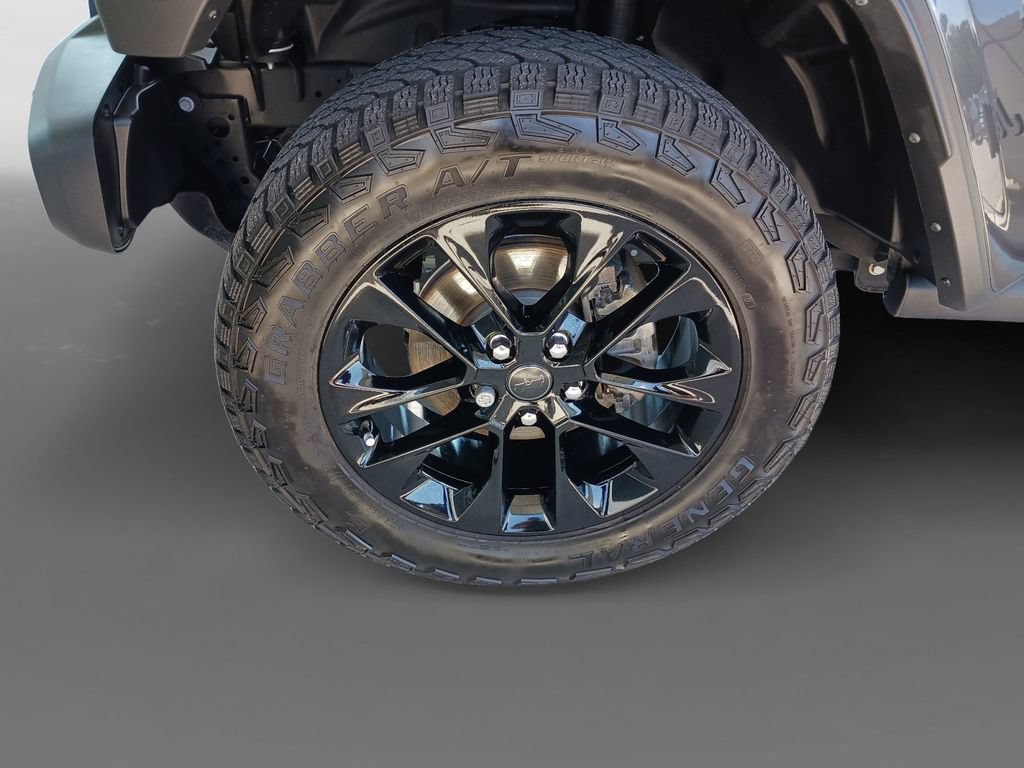 Used 2025 Jeep Gladiator Sport AWD/4WD image 14