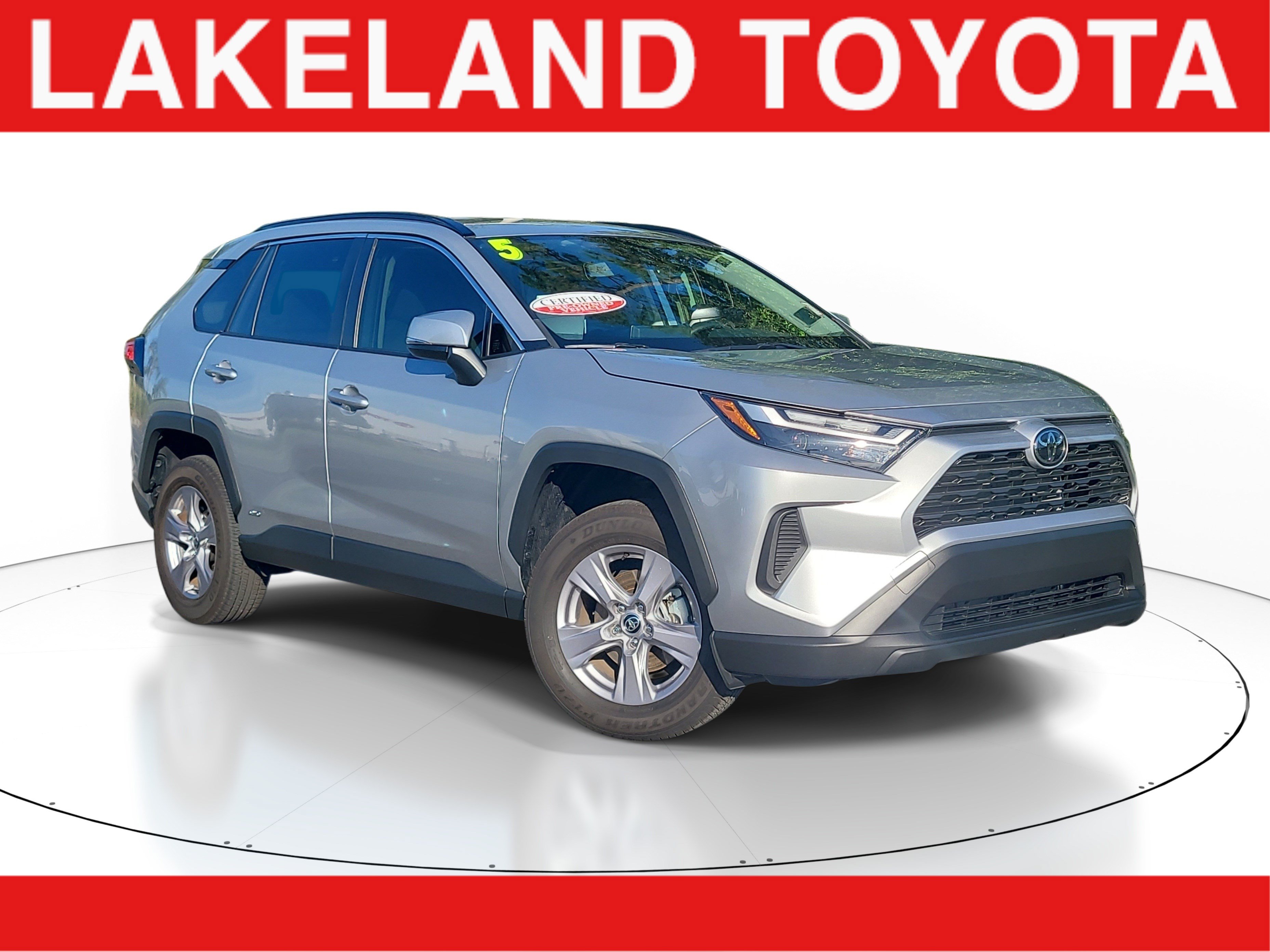 Used 2025 Toyota RAV4 XLE AWD/4WD image 1