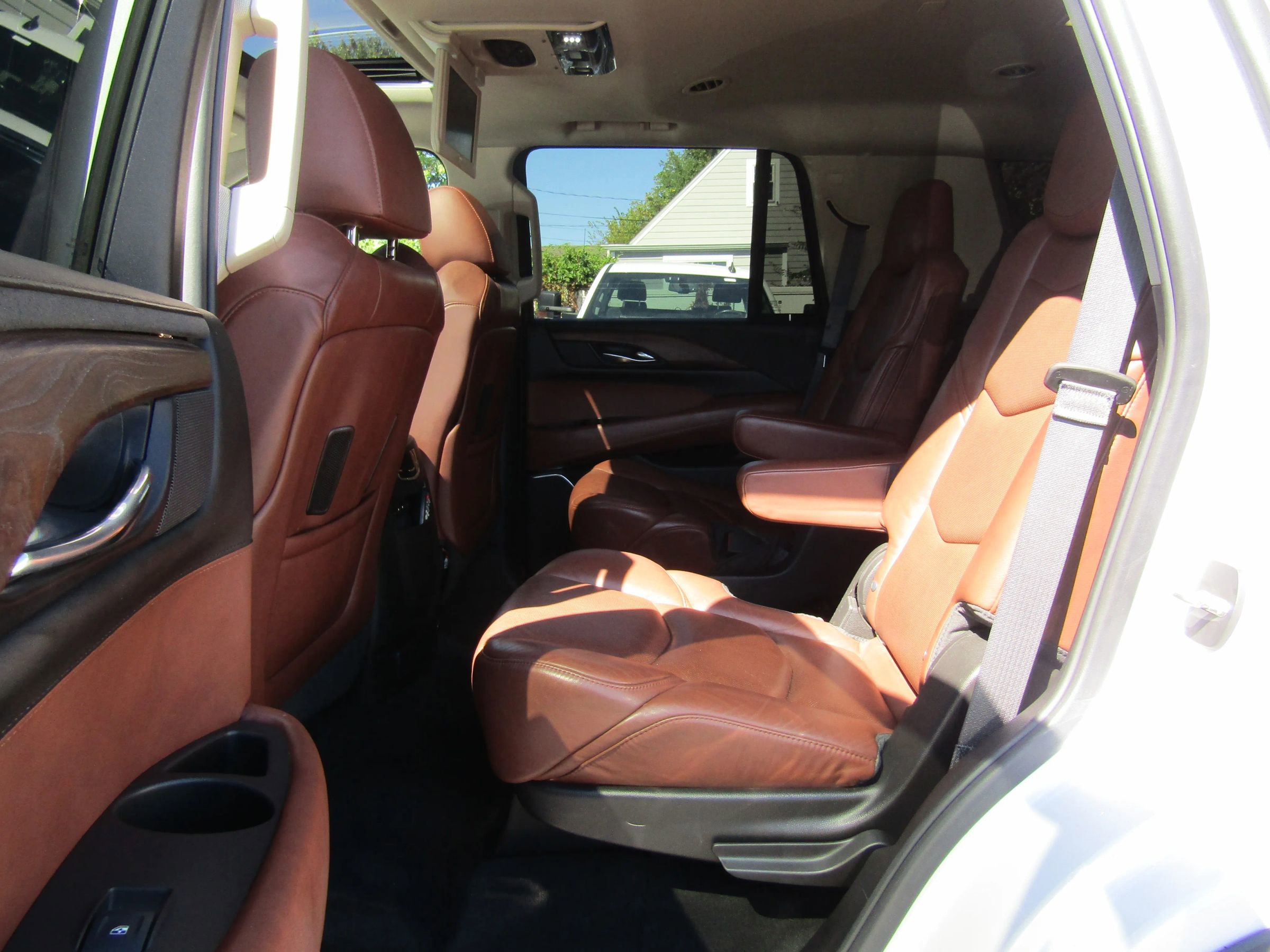 Used 2017 Cadillac Escalade Premium Luxury image 13
