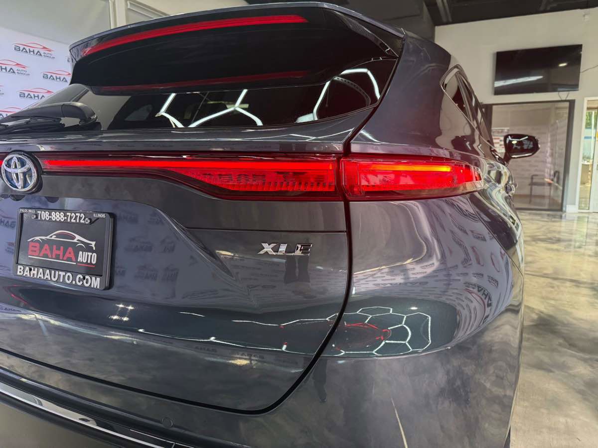 Used 2023 Toyota Venza XLE AWD/4WD image 14