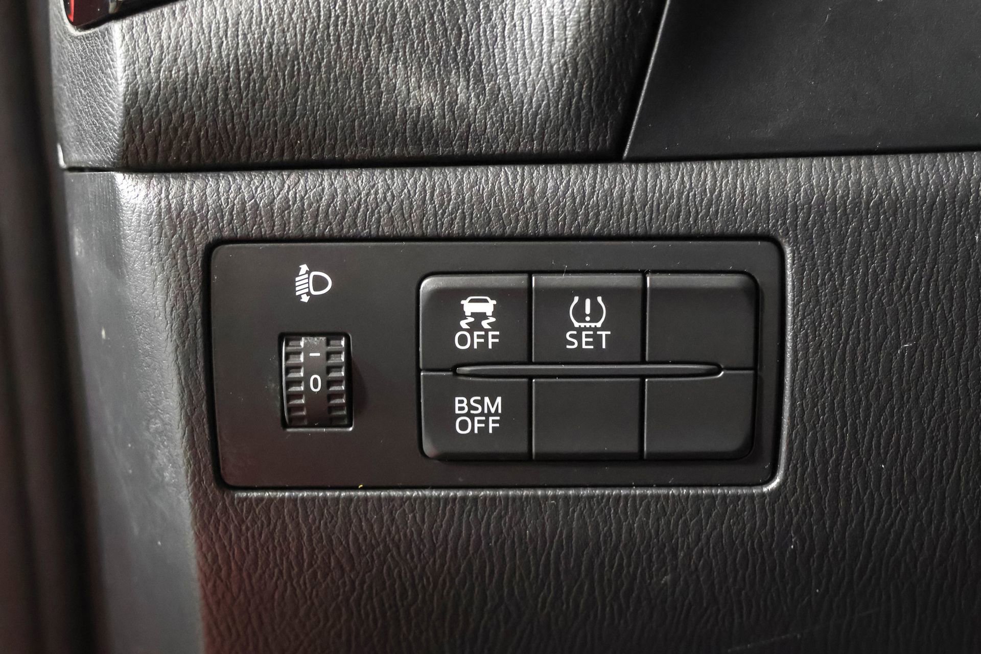 Used 2014 MAZDA MAZDA3 s Touring image 27