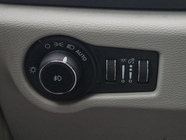 Used 2024 Chrysler Pacifica Touring-L FWD image 27