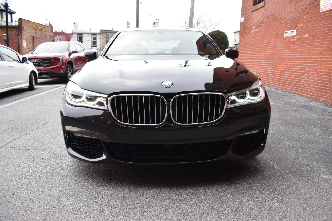 Used 2019 BMW 750i w/ Executive Package image 9