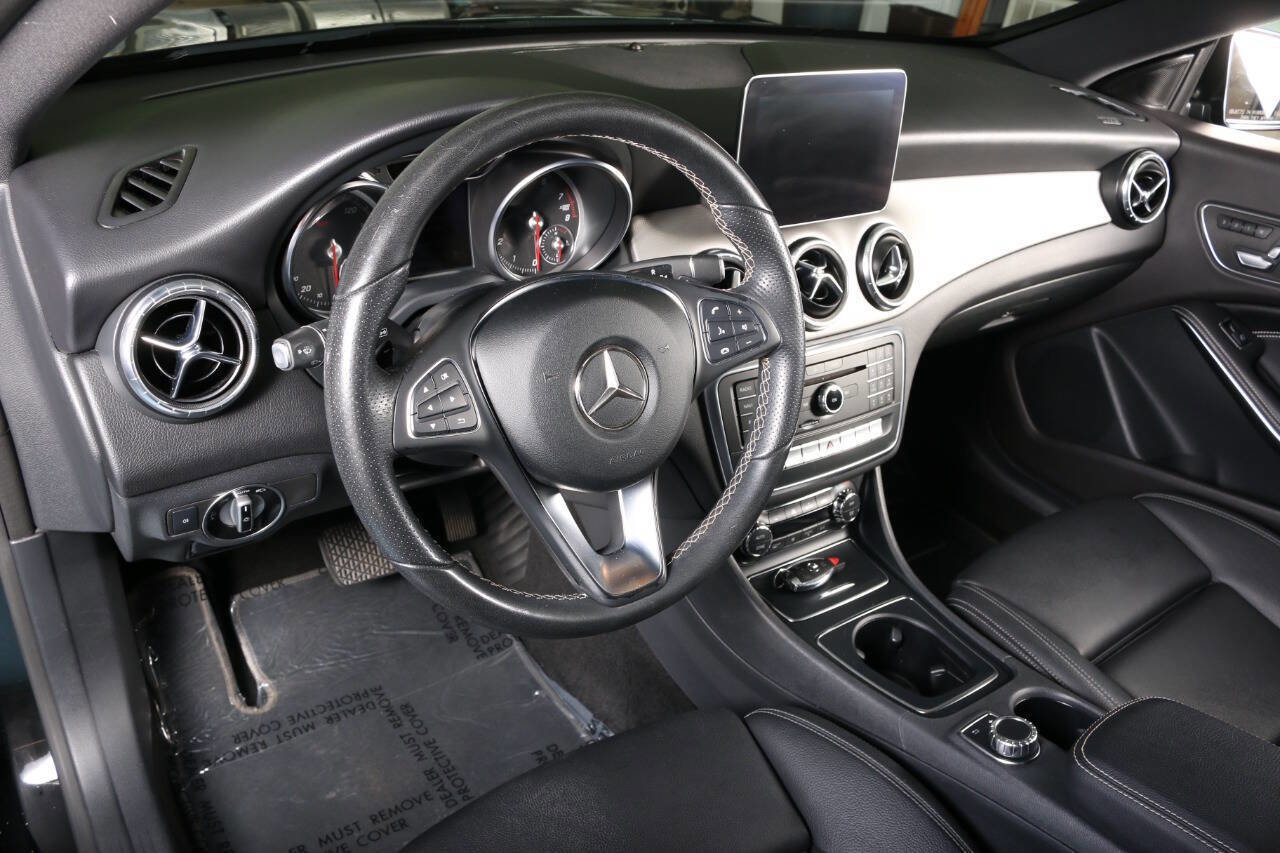 Used 2018 Mercedes-Benz CLA 250 4MATIC image 3