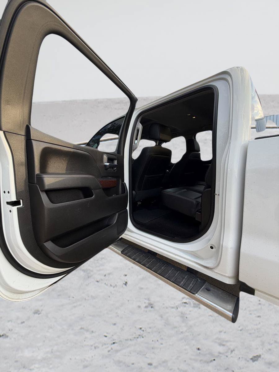 Used 2018 GMC Sierra 2500 SLT w/ Duramax Plus Package AWD/4WD image 15