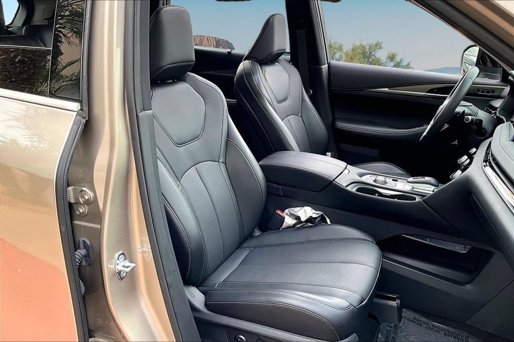 Used 2026 INFINITI QX60 Luxe w/ Cargo Package FWD image 7