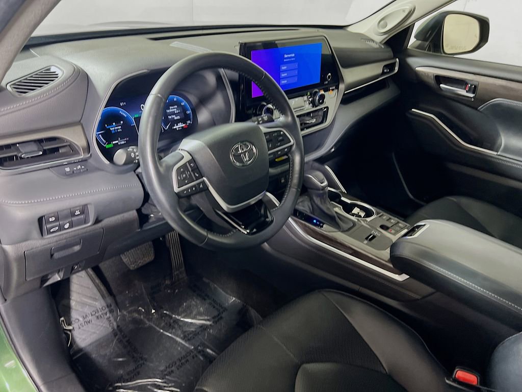 Used 2023 Toyota Highlander Limited image 10