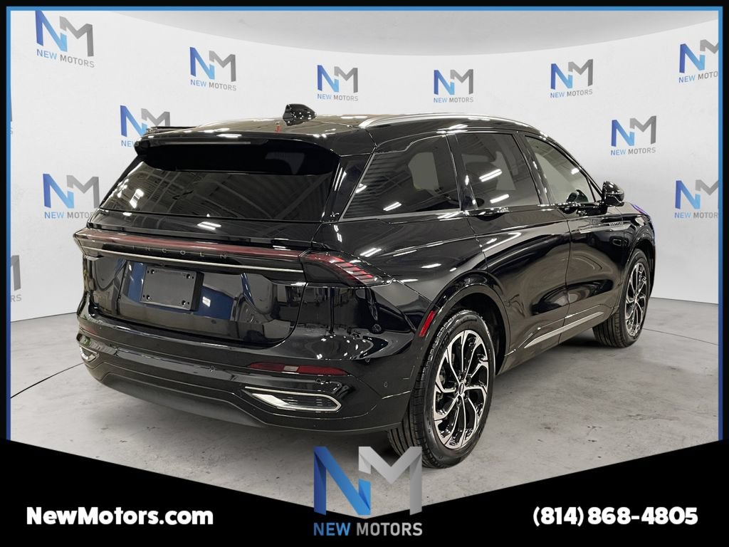 Used 2024 Lincoln Nautilus Reserve AWD/4WD image 5