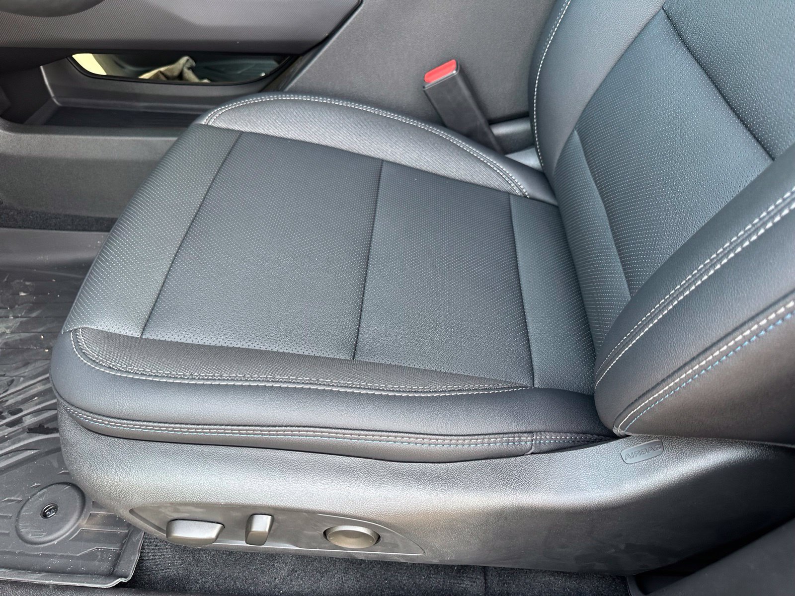New 2026 Chevrolet Equinox EV LT FWD image 16