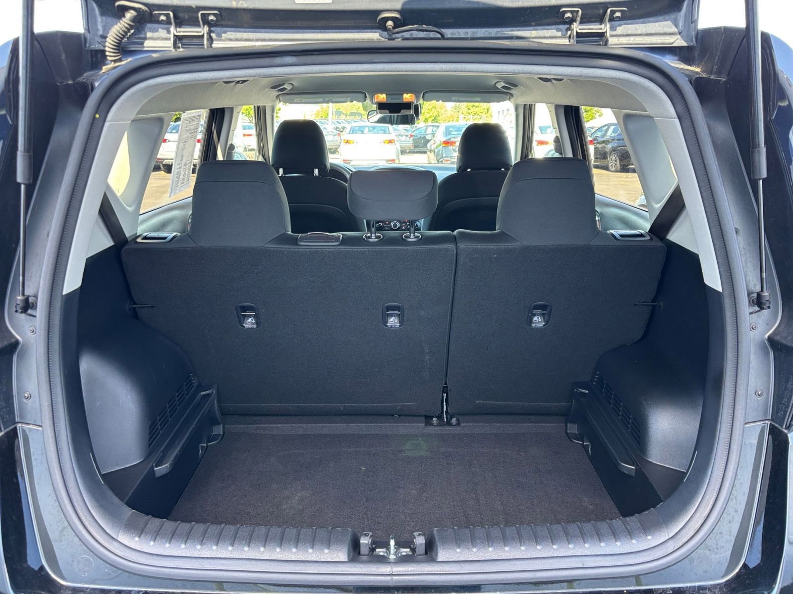 Used 2025 Kia Soul LX w/ LX Technology Package FWD image 29