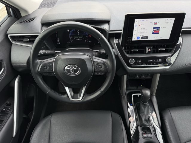 Used 2025 Toyota Corolla Cross XLE FWD image 11
