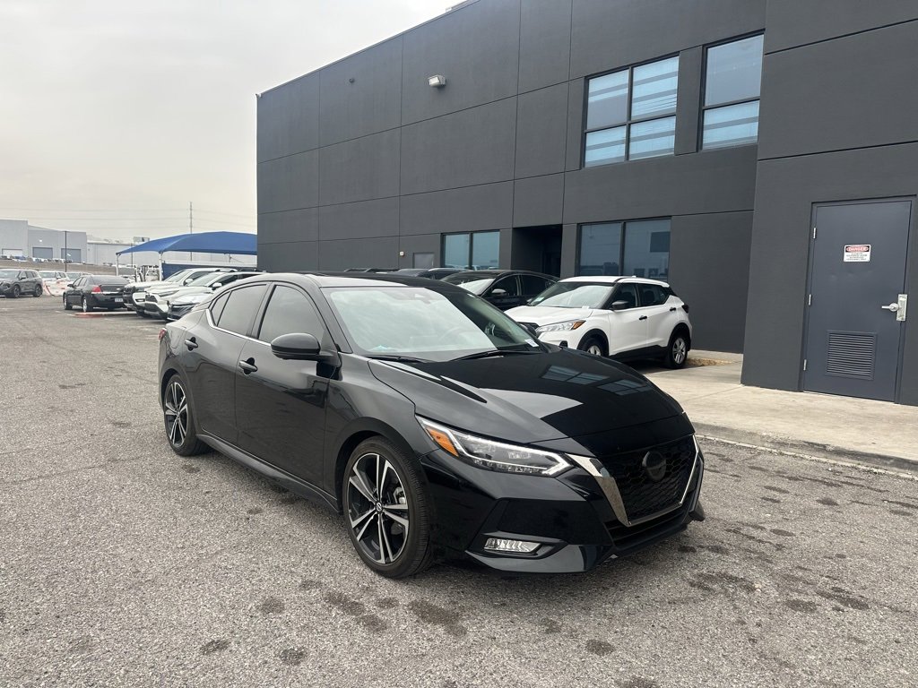 Used 2022 Nissan Sentra SR w/ SR Premium Package image 3