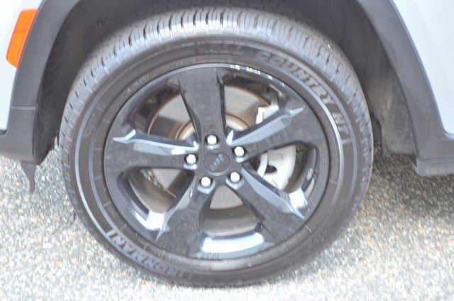 Used 2023 Jeep Grand Cherokee L Laredo image 13