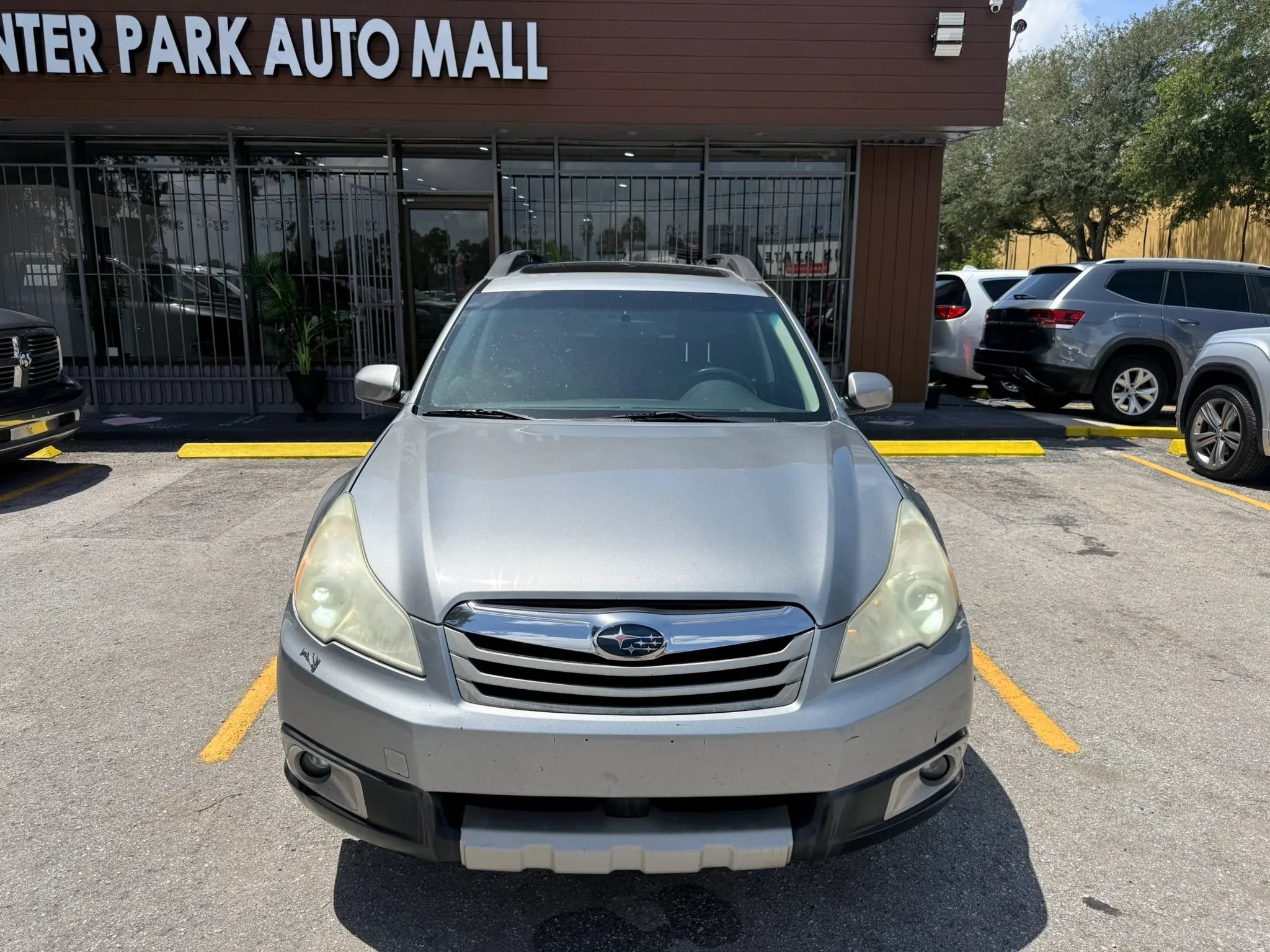 Used 2011 Subaru Outback 2.5i Limited AWD/4WD image 2
