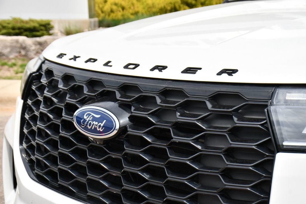 Used 2025 Ford Explorer ST-Line w/ ST-Line Street Pack AWD/4WD image 45