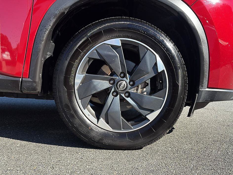 Certified 2025 Nissan Rogue SV AWD/4WD image 12