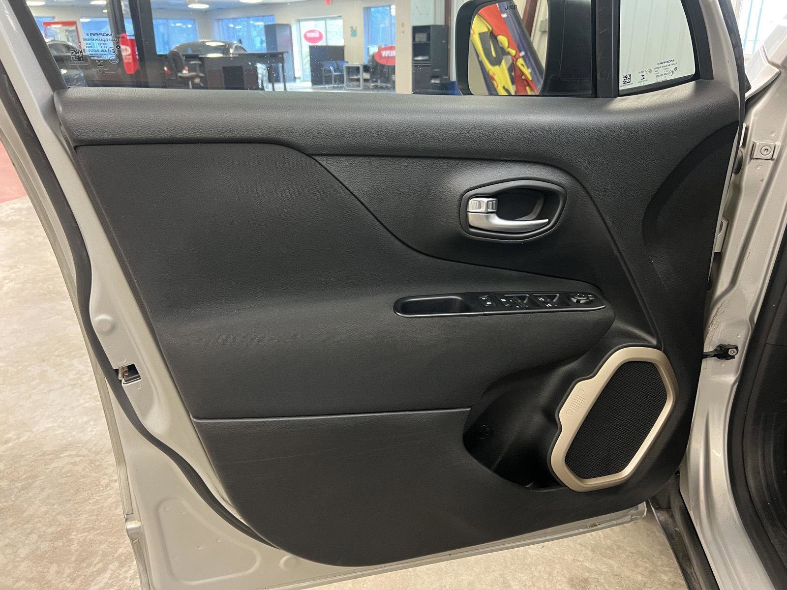 Used 2017 Jeep Renegade Sport w/ Power & Air Group image 15