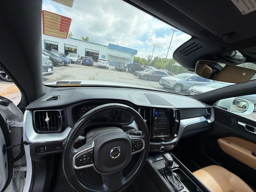 Used 2020 Volvo XC60 T5 Momentum w/ Protection Package AWD/4WD image 13