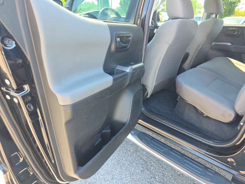 Used 2022 Toyota Tacoma SR5 AWD/4WD image 11