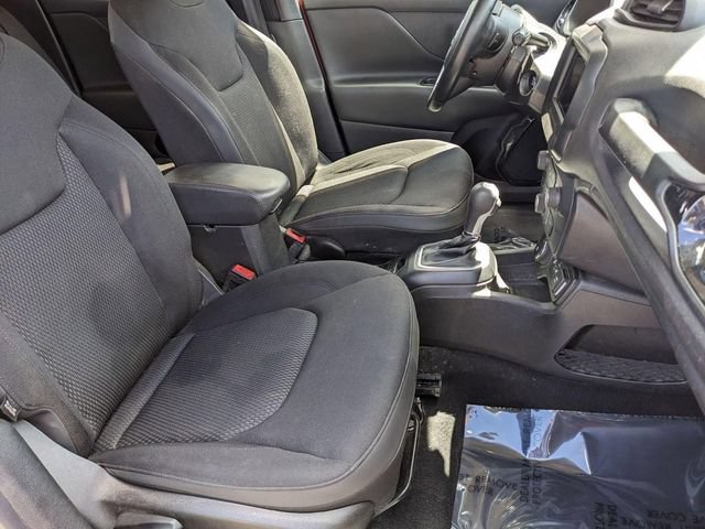 Used 2018 Jeep Renegade Altitude AWD/4WD image 30