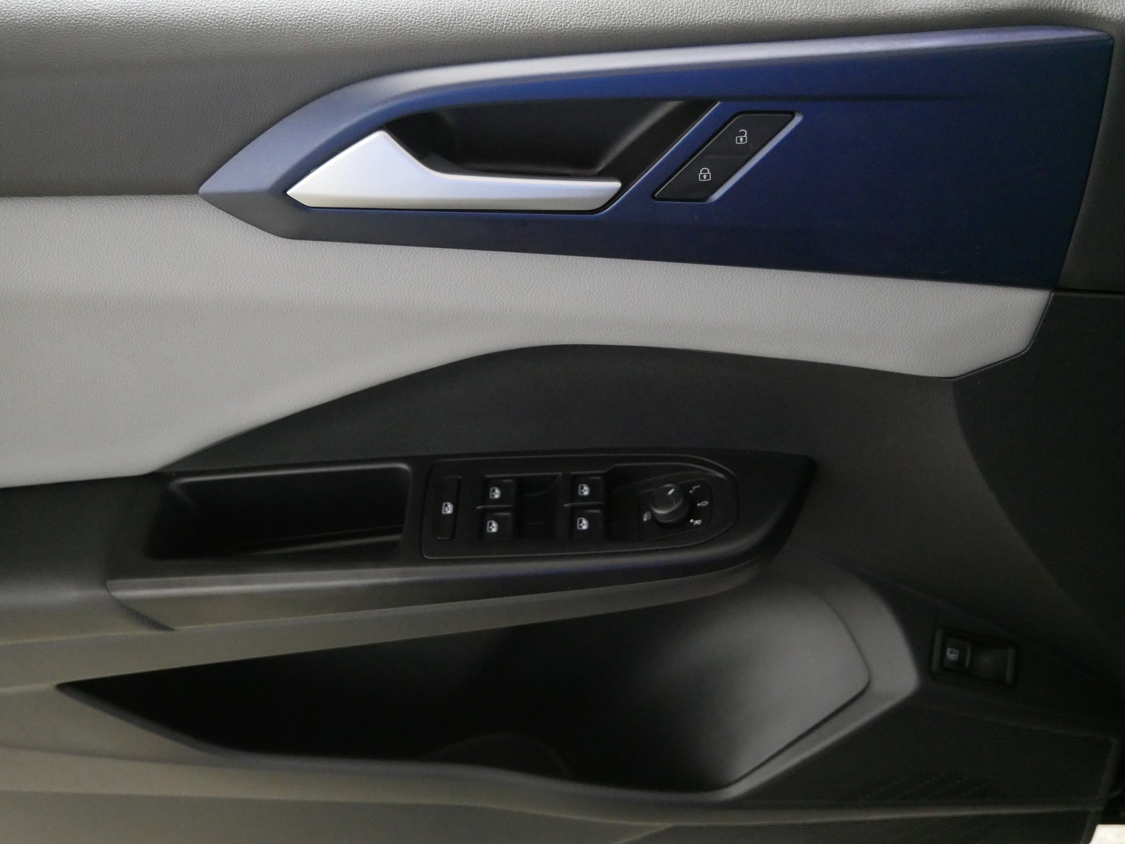 Certified 2022 Volkswagen Taos SE w/ Panoramic Sunroof Package image 19