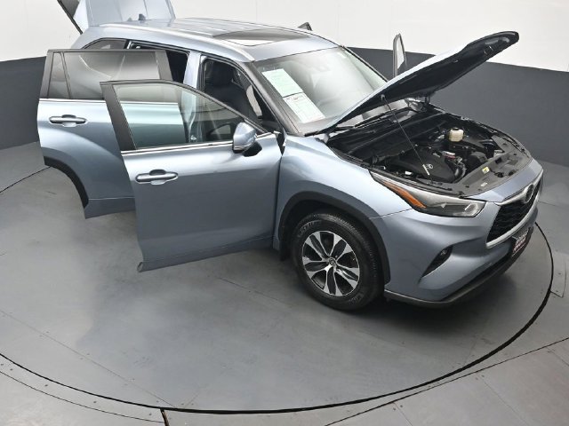 Used 2024 Toyota Highlander XLE AWD/4WD image 56