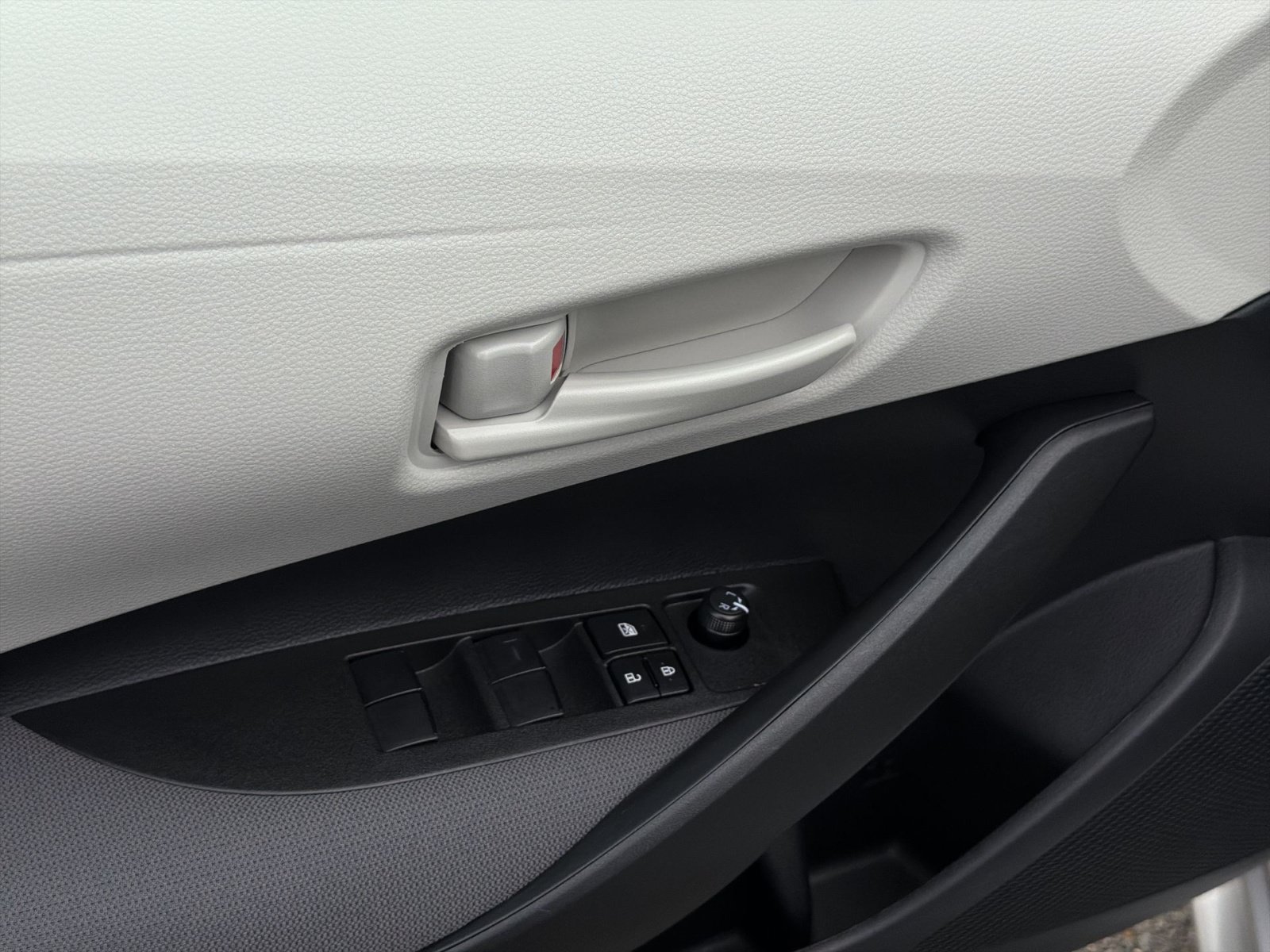 Used 2026 Toyota Corolla LE FWD image 15