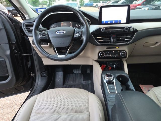 Used 2021 Ford Escape SEL w/ Class II Trailer Tow Package AWD/4WD image 9