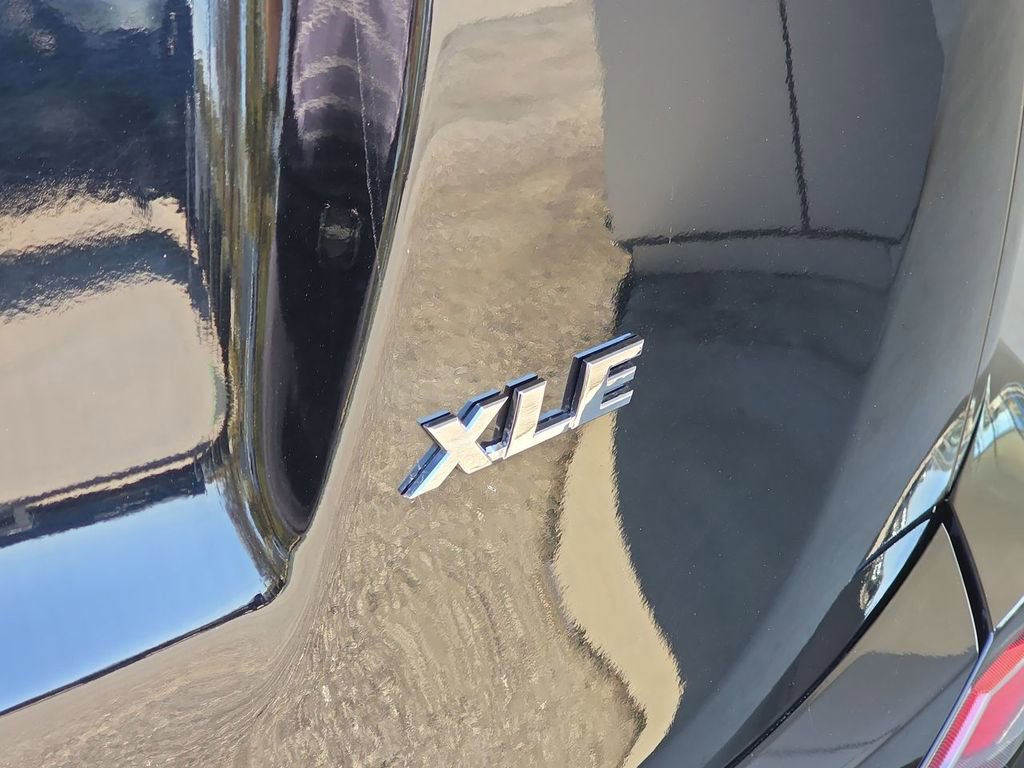 Used 2018 Toyota RAV4 XLE w/ Plus Extra Value Package image 29