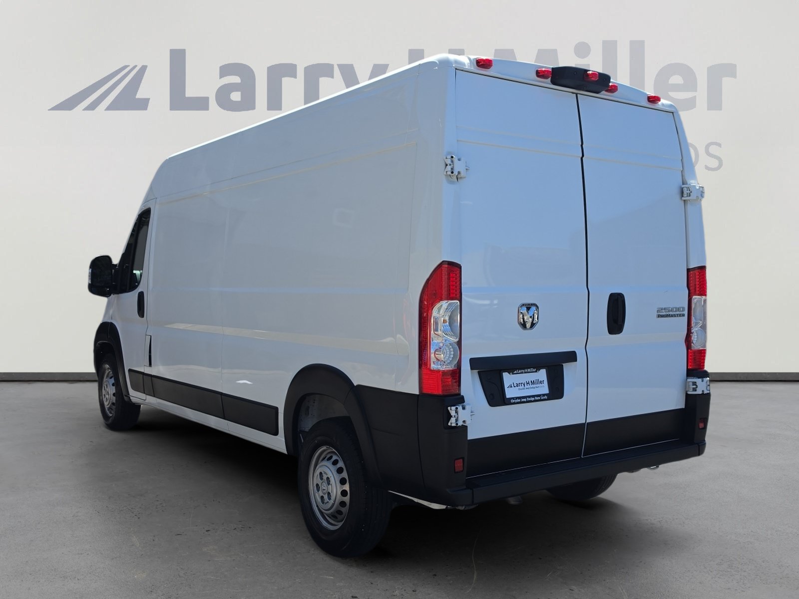 Used 2025 RAM ProMaster 2500 w/ Convenience Group FWD image 3