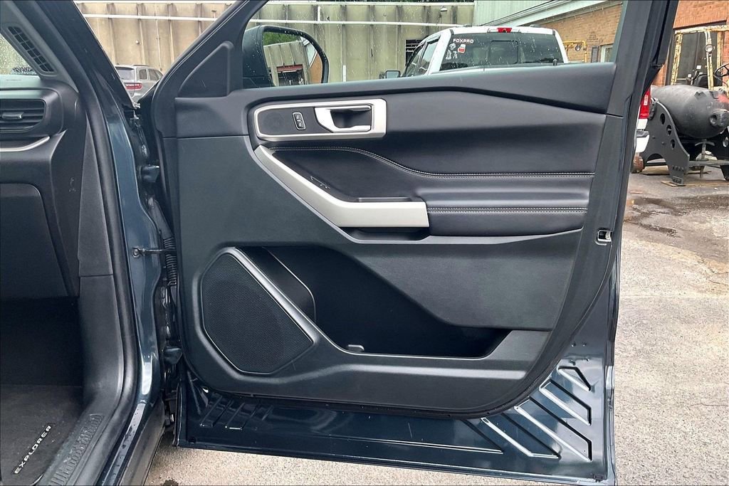Used 2023 Ford Explorer XLT AWD/4WD image 23