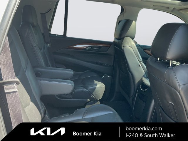 Used 2016 Cadillac Escalade Luxury AWD/4WD image 12