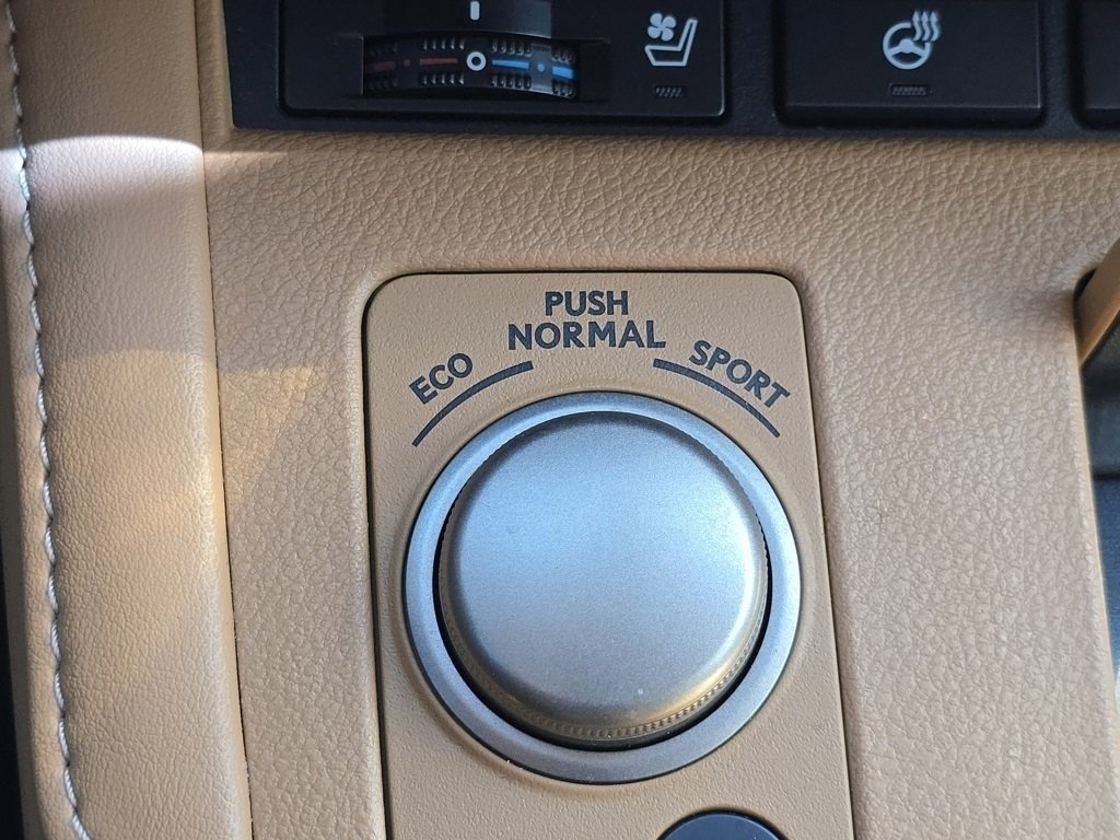 Used 2016 Lexus ES 350 w/ Ultra Luxury Package image 11