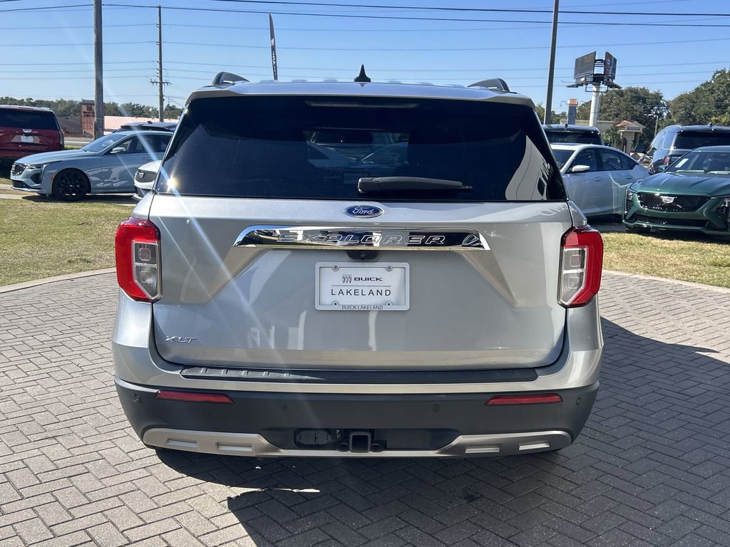 Used 2022 Ford Explorer XLT w/ Equipment Group 202A image 5