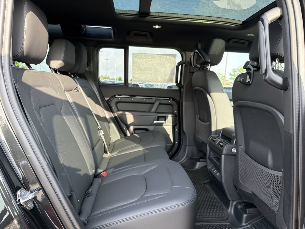 New 2026 Land Rover Defender 110 X-Dynamic SE AWD/4WD image 14