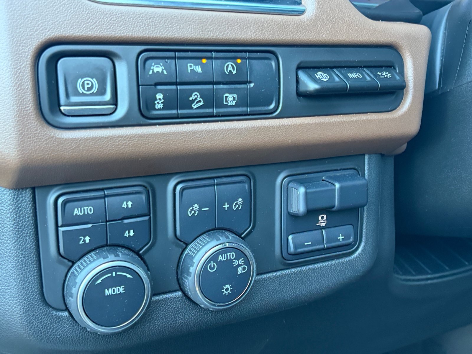 Used 2023 Chevrolet Tahoe High Country w/ Max Trailering Package AWD/4WD image 17