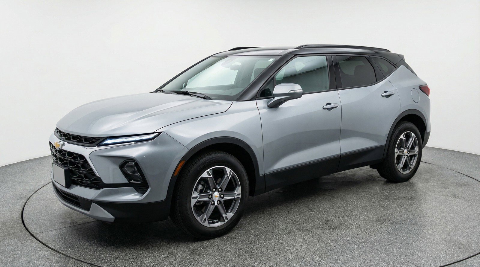 Used 2025 Chevrolet Blazer LT FWD image 2