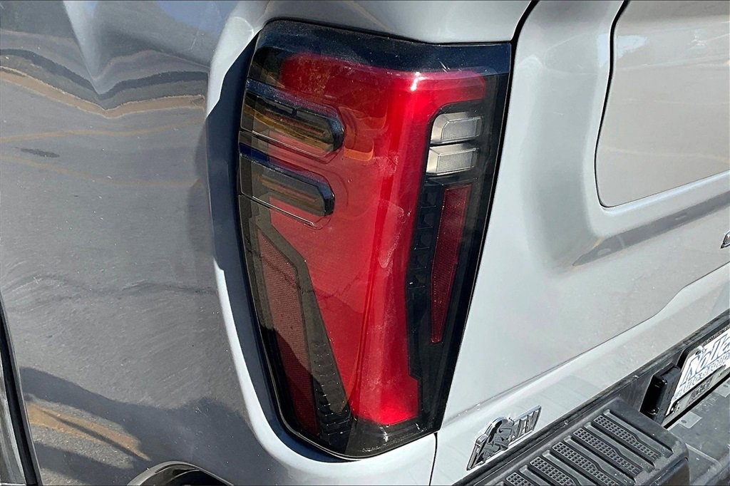 Used 2024 GMC Sierra 2500 AT4X w/ AT4X AEV Edition image 31