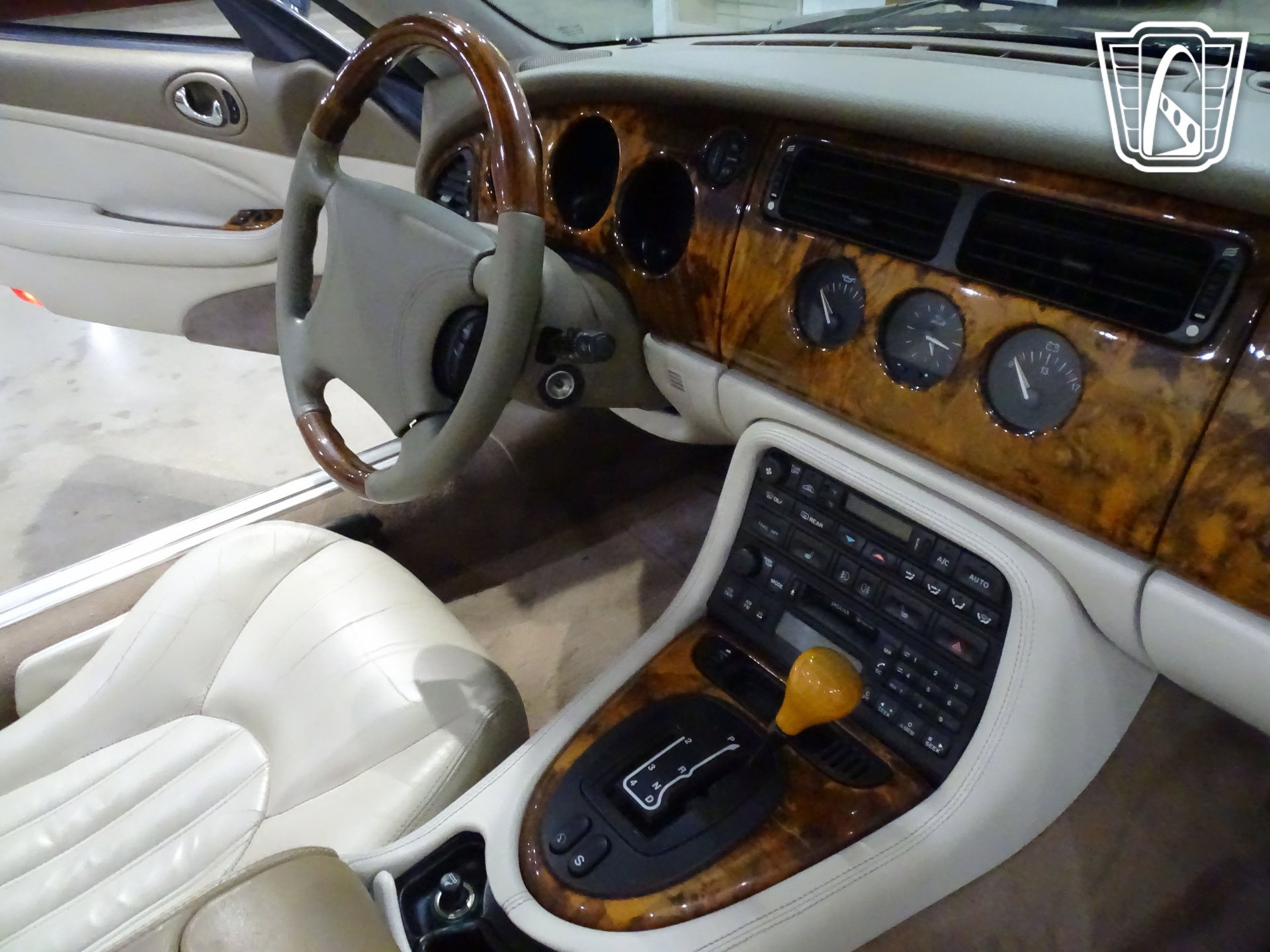 Used 1998 Jaguar XK8 Convertible image 12