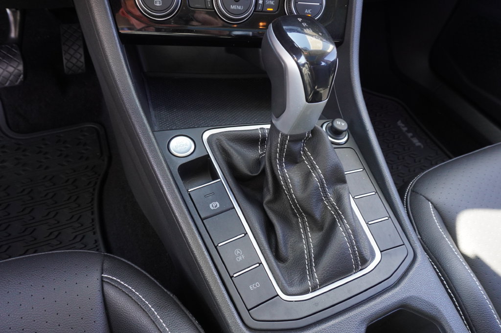 Used 2023 Volkswagen Jetta SE FWD image 19