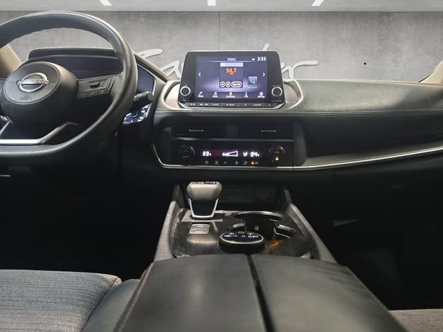 Used 2023 Nissan Rogue SV image 3