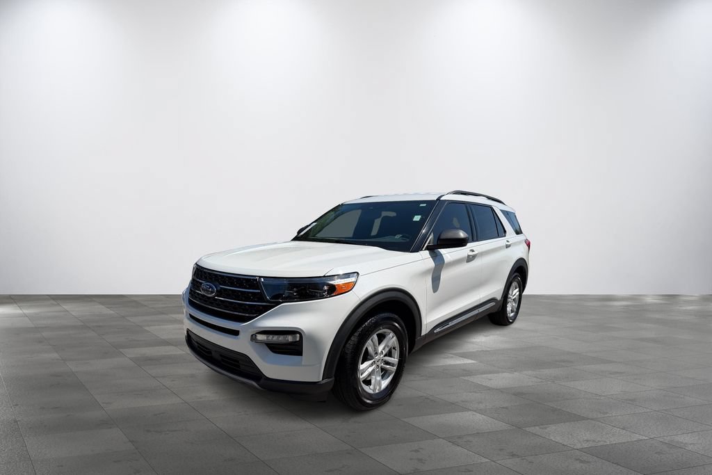 Used 2020 Ford Explorer XLT w/ Equipment Group 202A RWD image 3