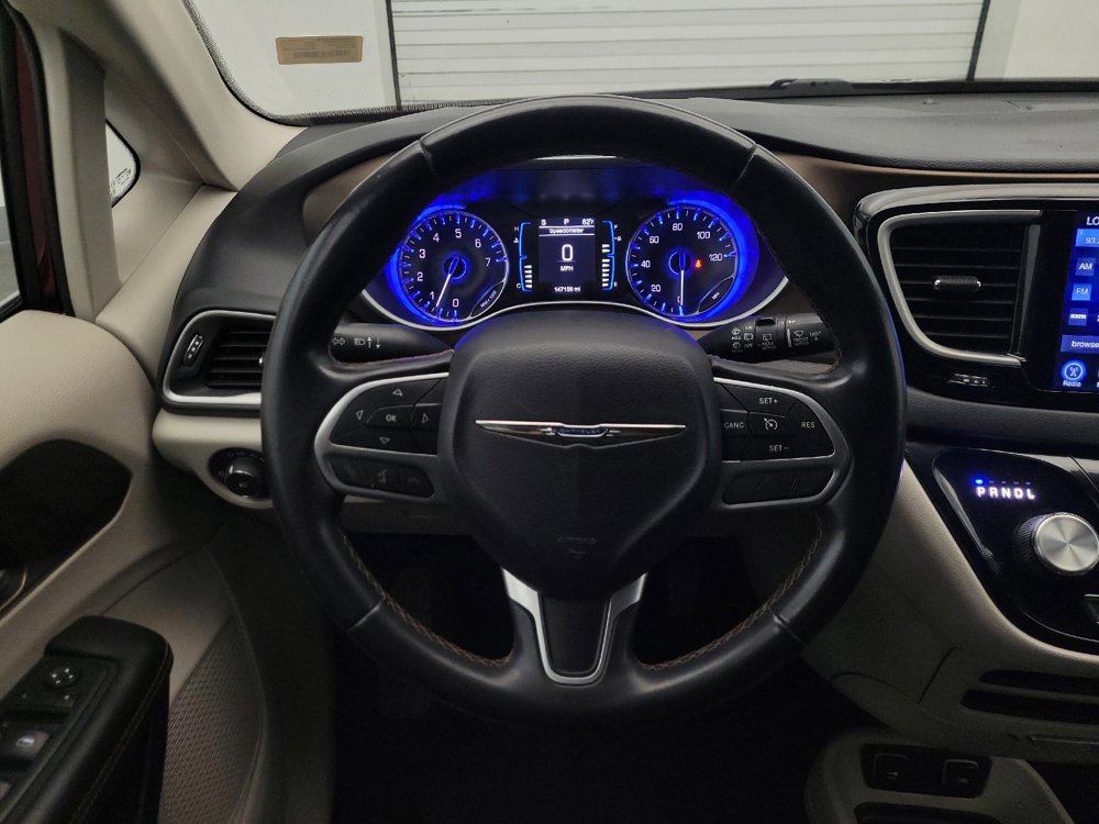 Used 2017 Chrysler Pacifica Touring-L w/ 13 Speaker Alpine Sound Group FWD image 22
