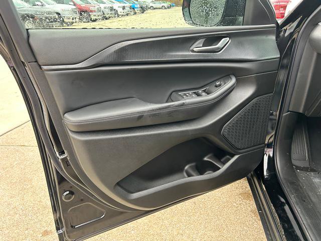 New 2025 Jeep Grand Cherokee Altitude image 7