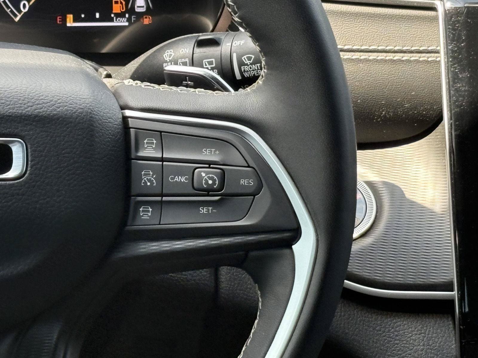 Used 2025 Jeep Grand Cherokee L Altitude AWD/4WD image 13