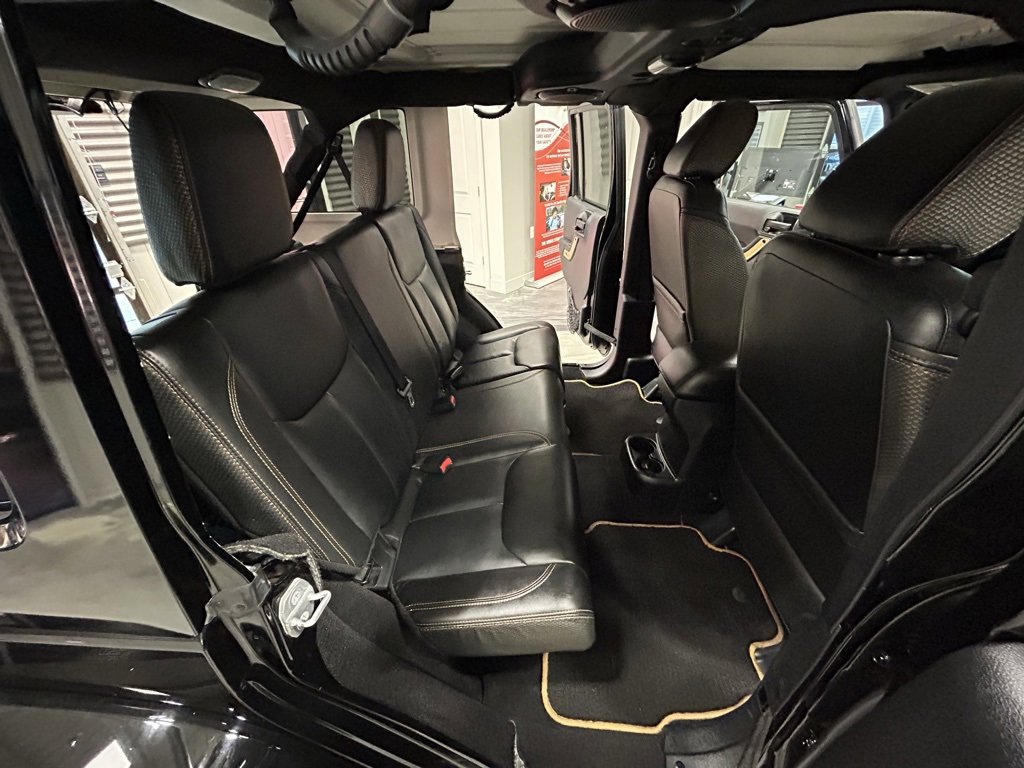 Used 2014 Jeep Wrangler Unlimited Sahara image 38